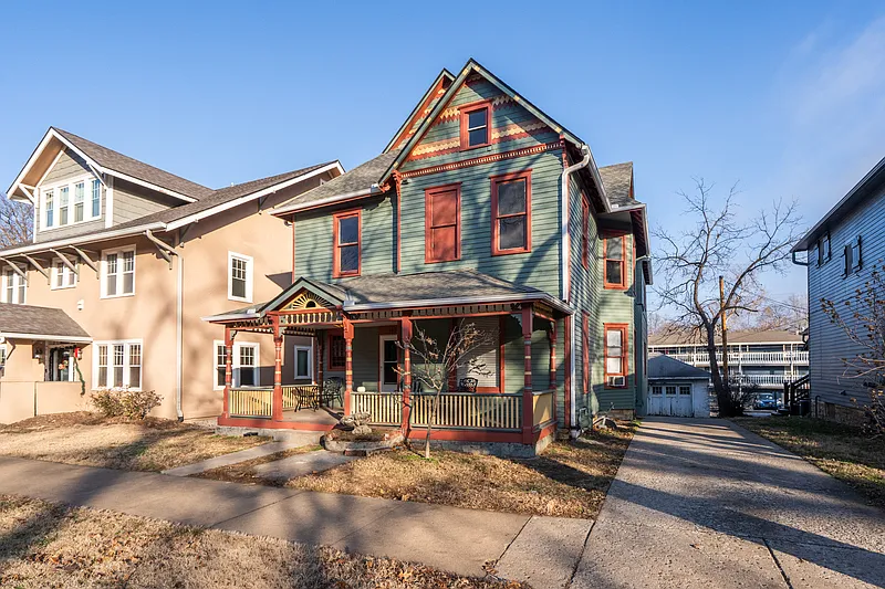 5 bed, 5.0 bath, 3127 sqft, $4,875 — Photo 3