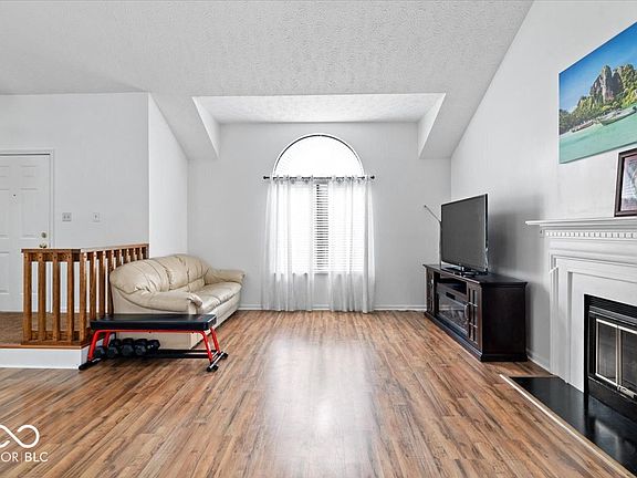 5th image of 9360 Golden Leaf Way