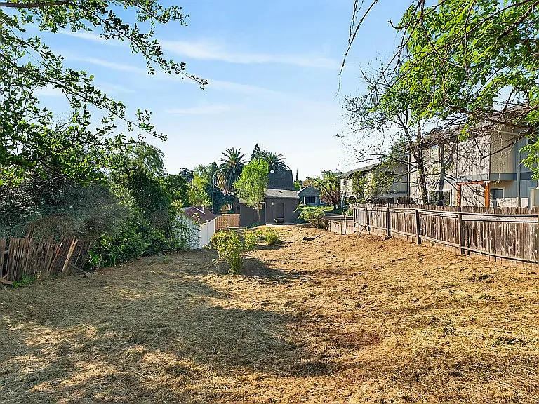2036 Placer St — Photo 32