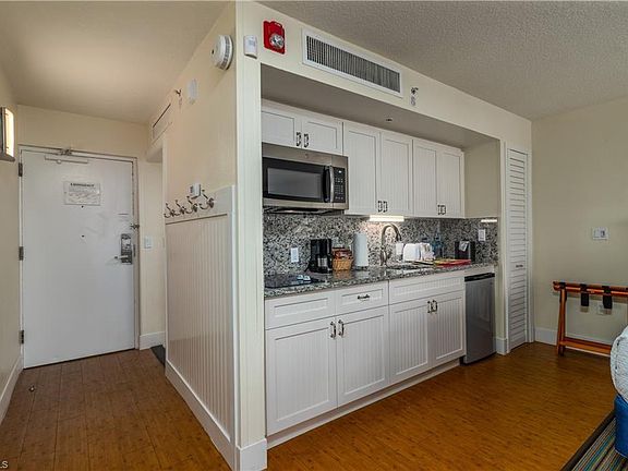 5th image of 140 Estero Blvd #2110