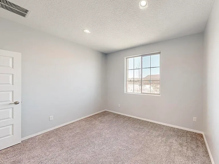 6405 Kings Canyon Cv NE — Photo 36