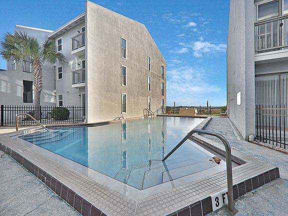 3rd image of 3200 S Fletcher Ave APT D1