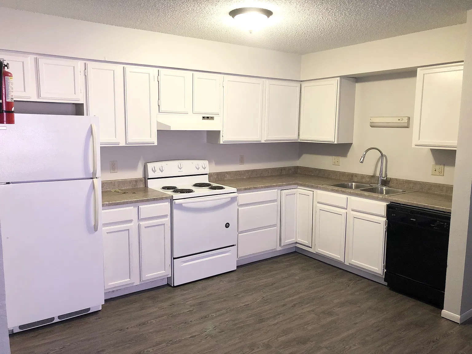 3 bed, 1050 sqft, $1,325 — Photo 2