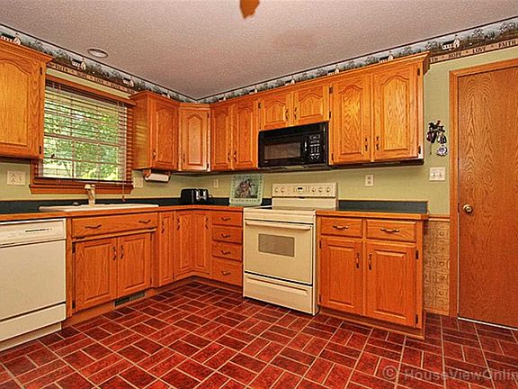 3rd image of 1408 Shawn Dr