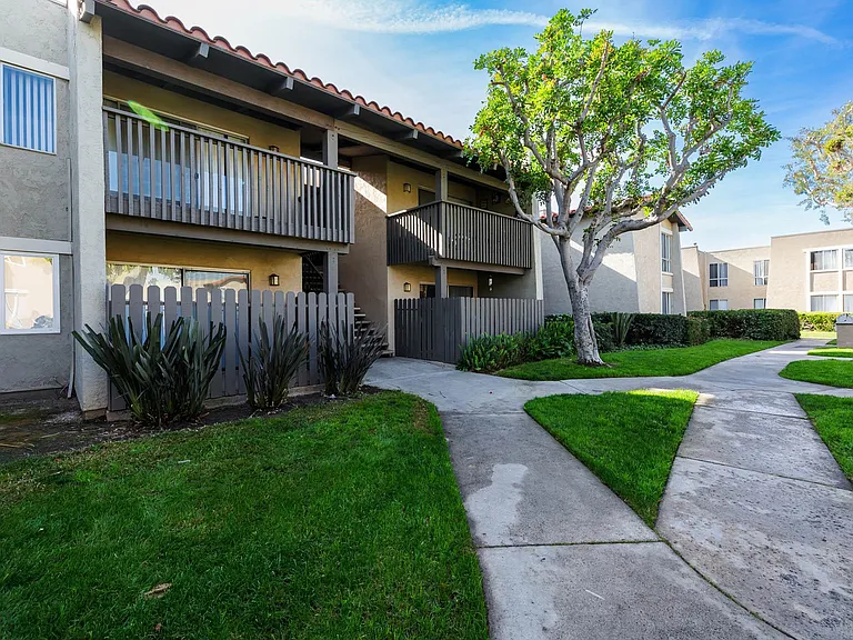 CASA GRANDE APARTMENT HOMES — Photo 8
