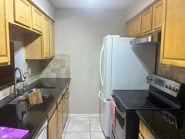 3 bed, 2.0 bath, 1312 sqft, $1,800 — Photo 4