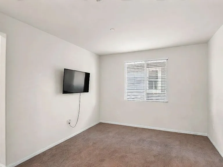 395 Princess Way — Photo 4
