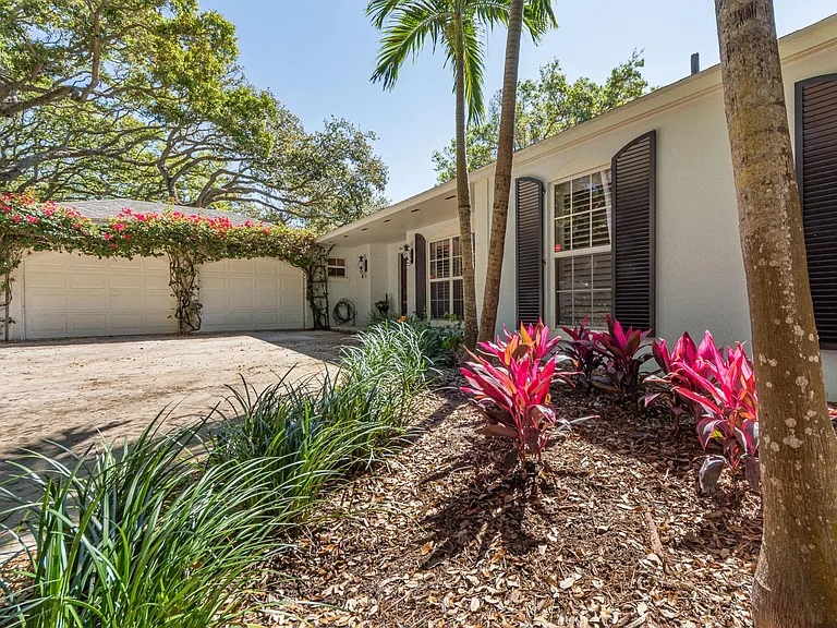 910 Seagrape Ln — Photo 43