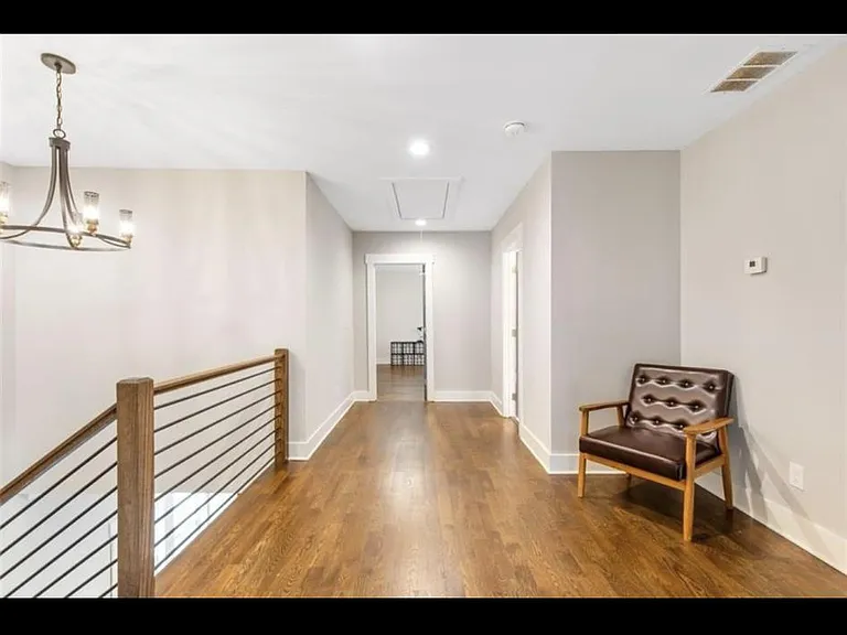 2039 Glendale Dr — Photo 22