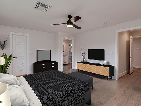 5th image of 3001 N 49th Ct