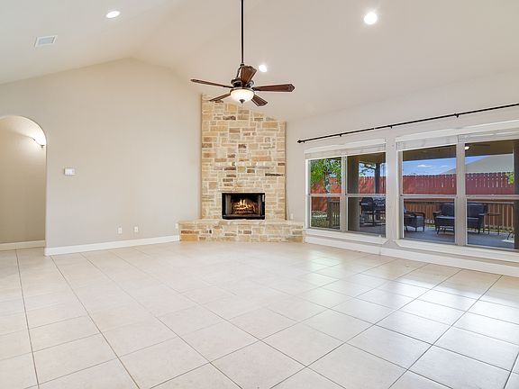 4th image of 412 English Oaks Cir