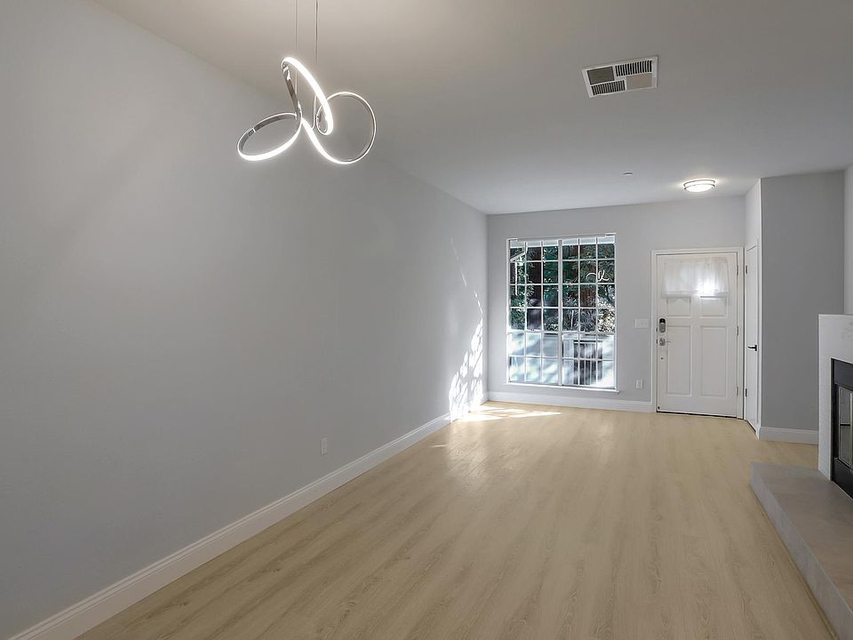 1st image of 975 Belmont Ter Unit 9