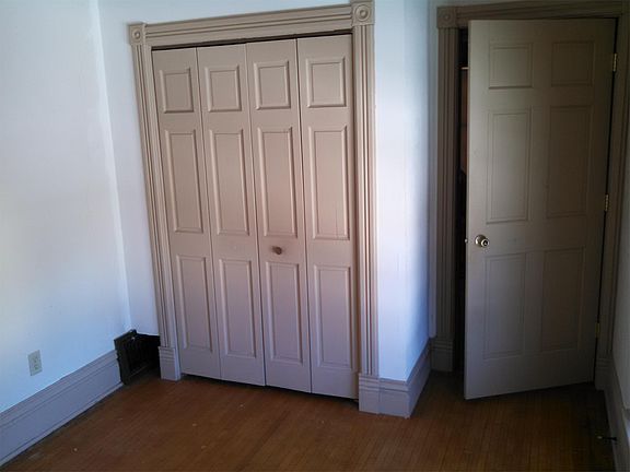 3rd image of 115 E Melvin Ave