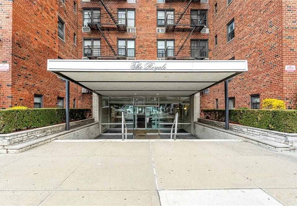 2nd image of 30 Bay 29th St APT 1C