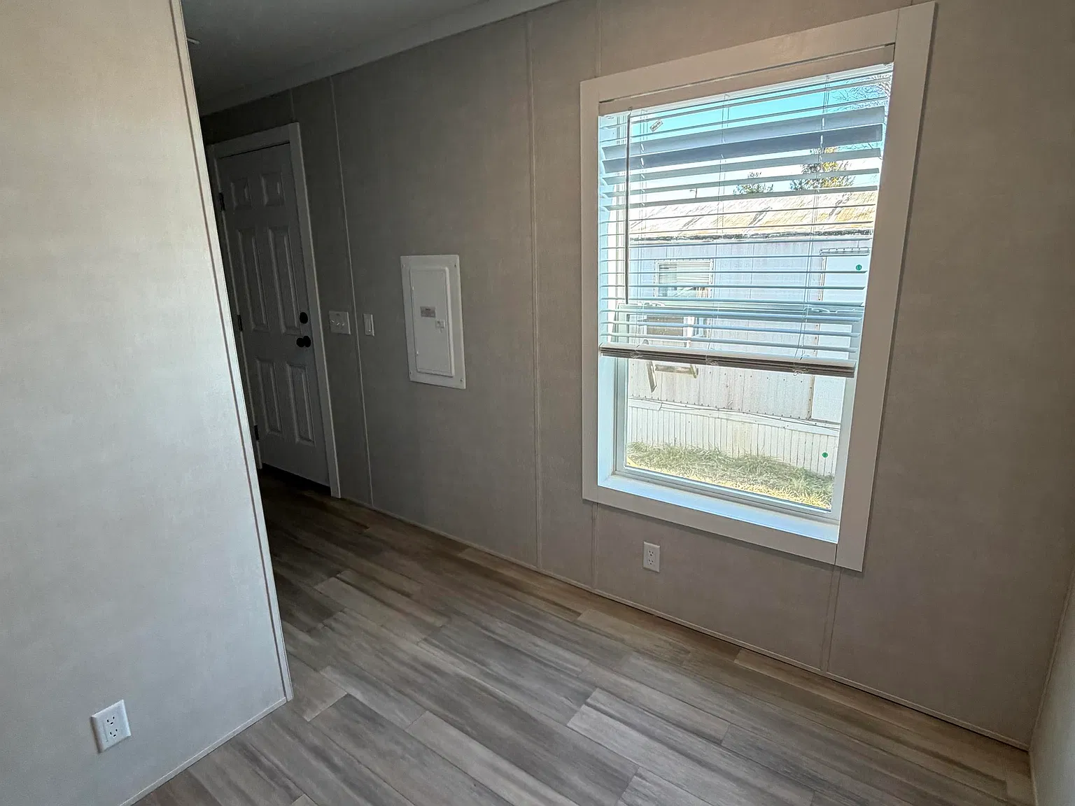 3 bed, 924 sqft, $1,250 — Photo 2