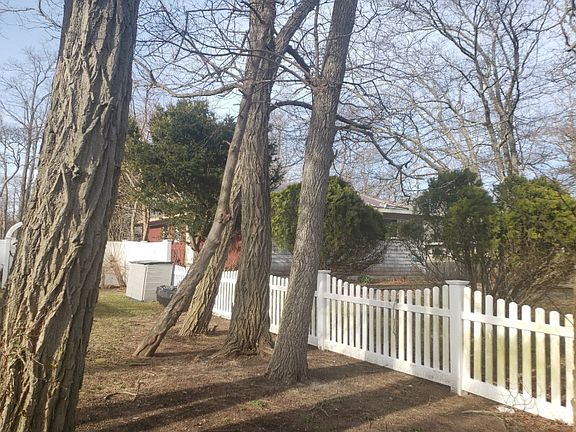 3rd image of 19 Baybright Dr