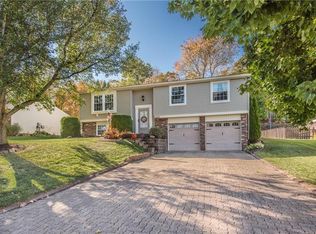 32 Forest Glen Dr, Imperial, PA 15126