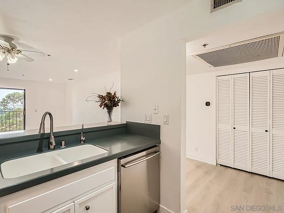 3rd image of 5985 Dandridge Ln Unit 88