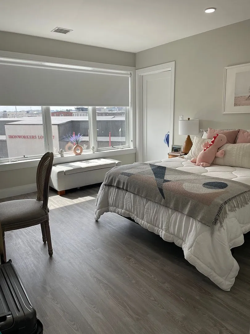 Luxury South Boston 2 Bed | W/D in Unit | Garage Parking | Gym | No Broker Fee — Photo 4