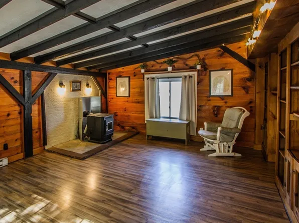 23 Chesley St, Millville, MA 01529