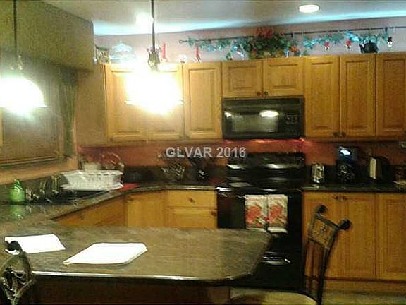 3rd image of 1923 Fairhaven St