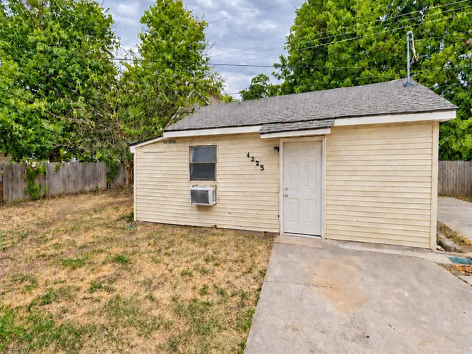422 Elm Avenue Parent 1/2