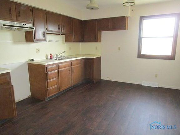 3rd image of 13265 Broadway Ave