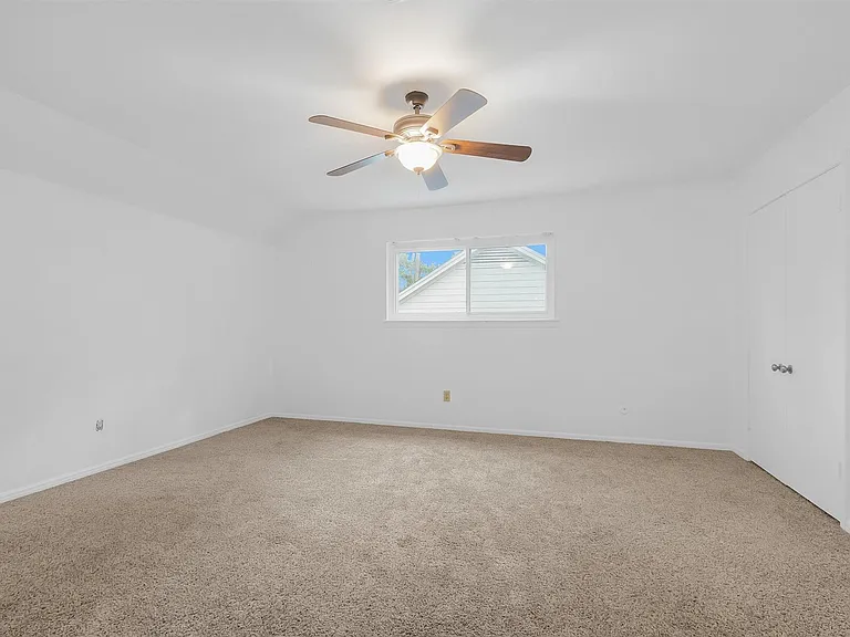 1122 Rhine Ln — Photo 26