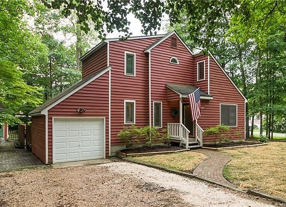 Garage & Stone Pathway to backyard