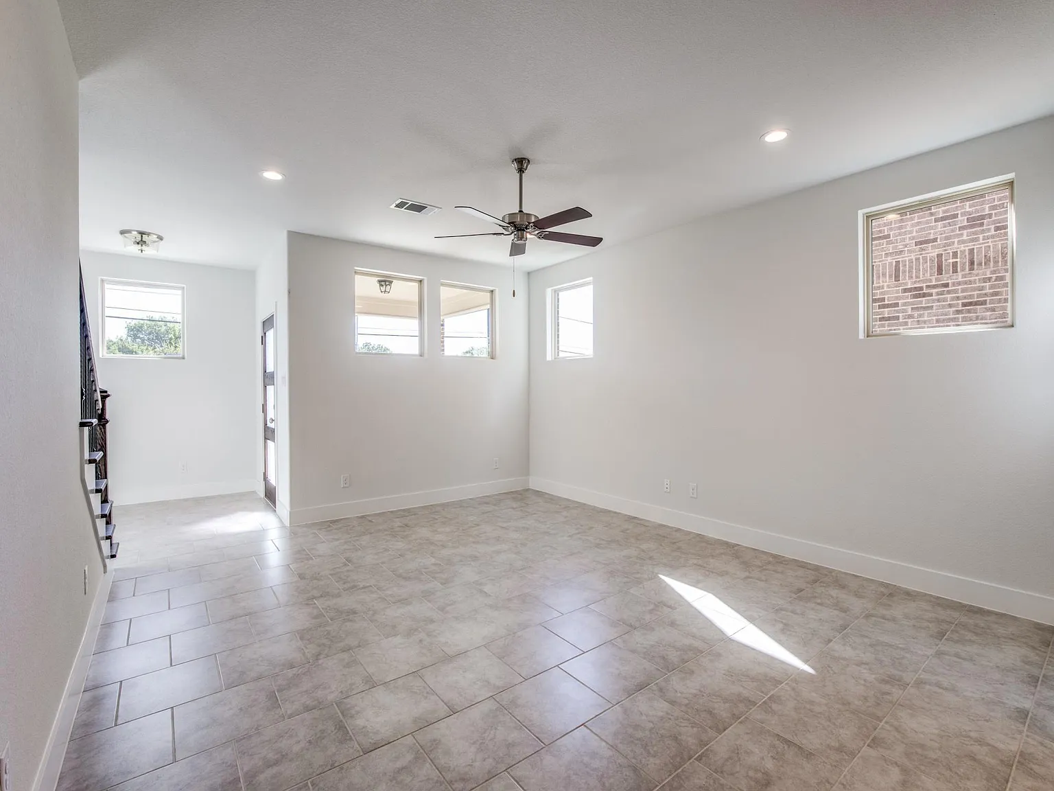 3 bed, 2.5 bath, 2000 sqft, $2,190 — Photo 4