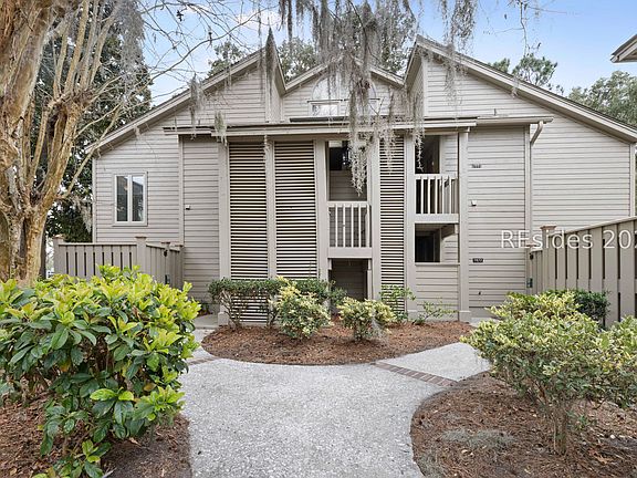 2nd image of 20 Queens Folly Rd Unit 1879