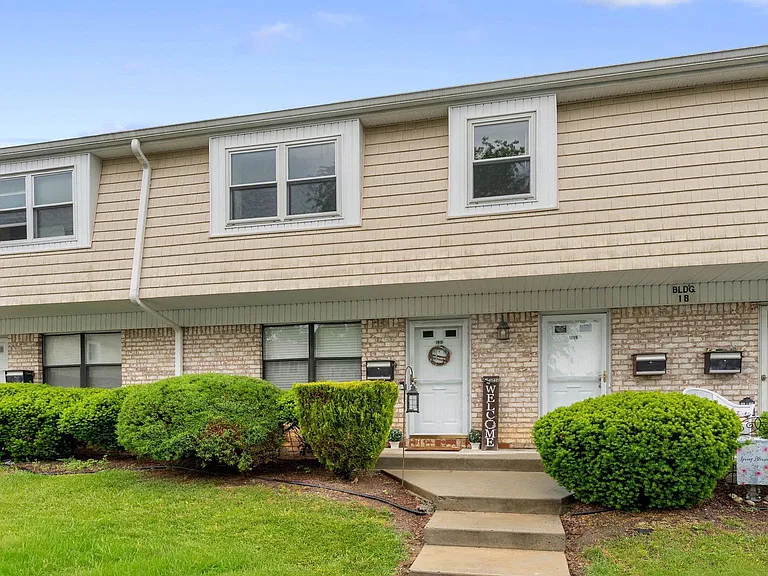 1809 Silver Ct — Photo 1