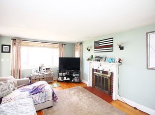 19 Harvey Rd, Middletown, RI 02842