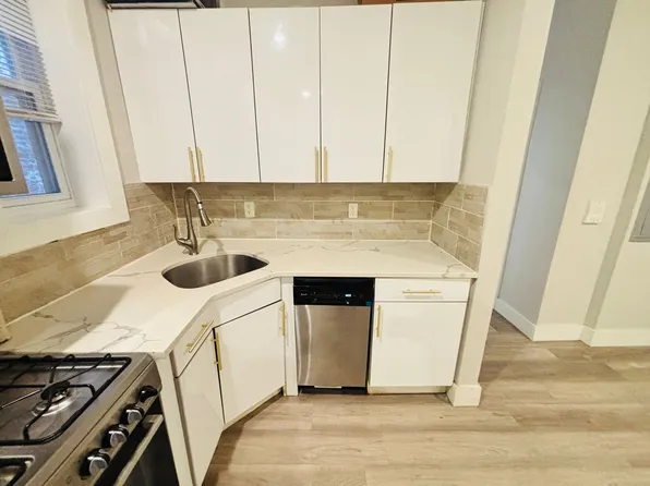 126 Corbin Avenue image 3 of 14