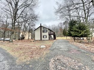 1153 Elk Dr, Bushkill, PA 18324