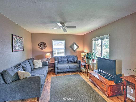 4th image of 1007 McCormick St NE