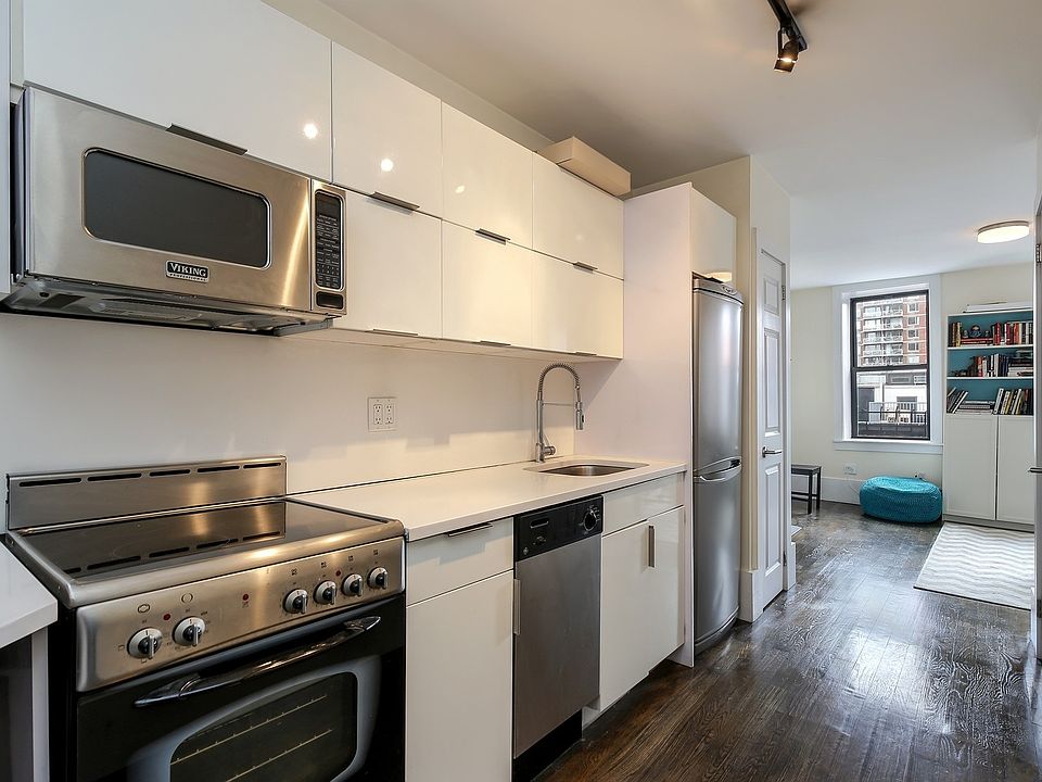 2nd image of 256 W 15th St APT 5FW