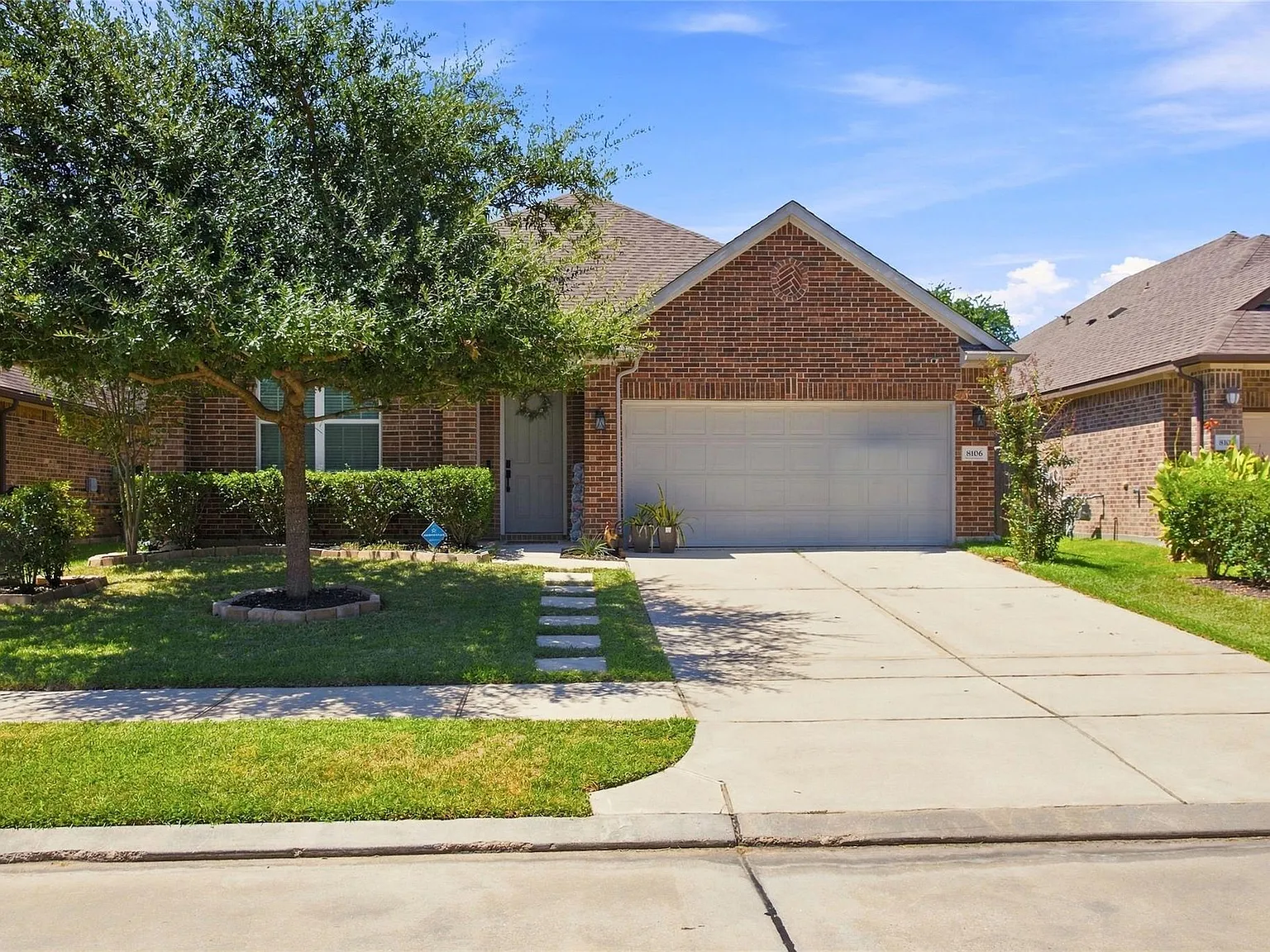 3 bed, 2.0 bath, 2150 sqft, $2,375 — Photo 2