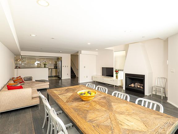 3rd image of 8703 N West Knoll Dr #102