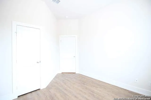 250 Topaz — Photo 18