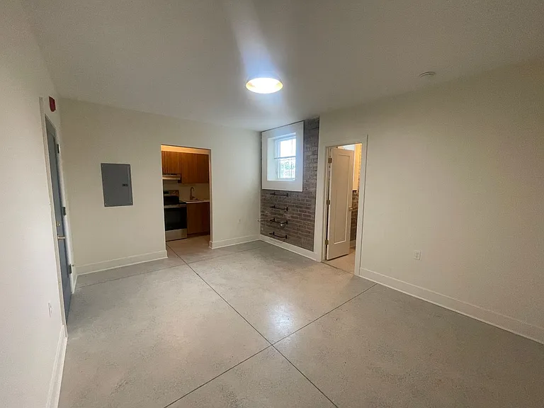 Sterling Apartments — Photo 37