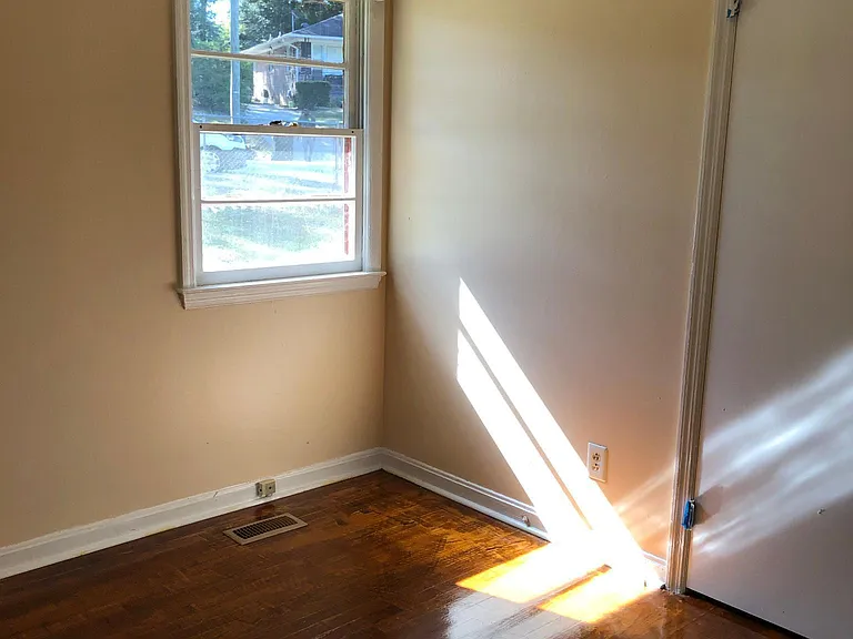 1846 Colony Dr — Photo 13