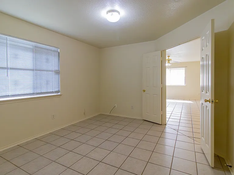 1203 Fox Creek Dr — Photo 24