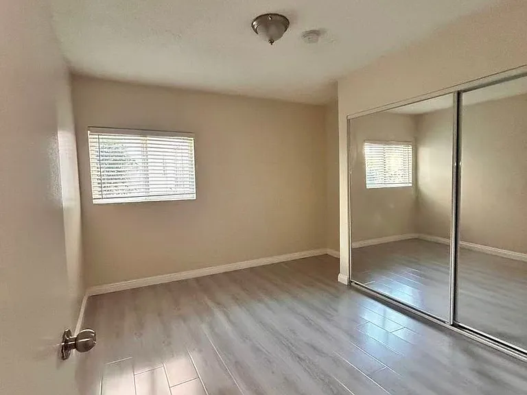 7642 Vineland Ave — Photo 4