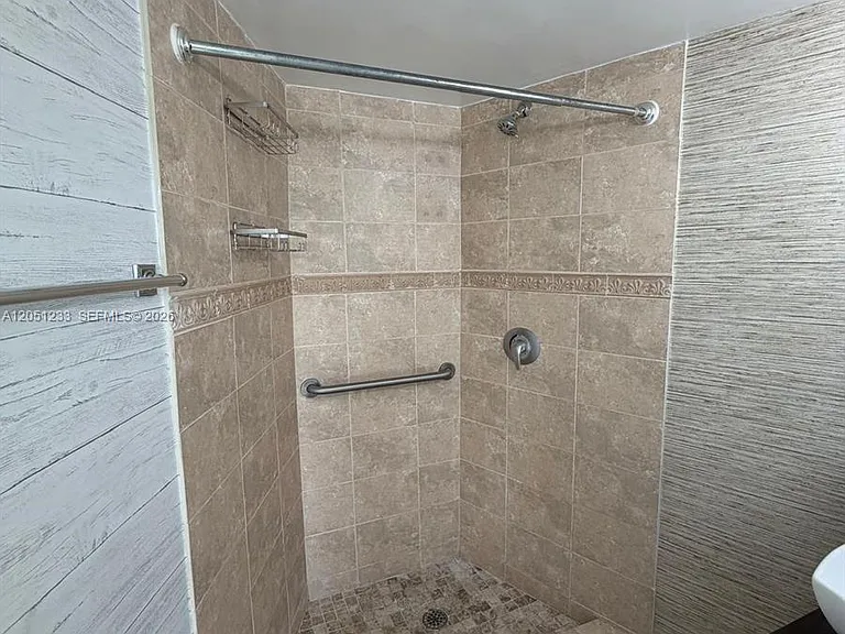 1881 Washington Ave #6A — Photo 9