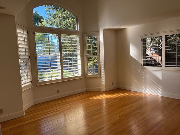 4th image of 463 Tennessee Ln