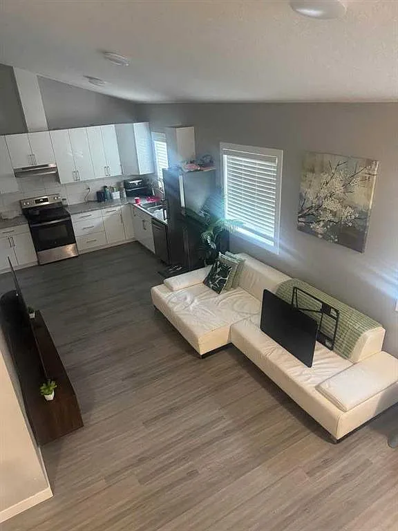 3 bed, 2.5 bath, $2,100 — Photo 3