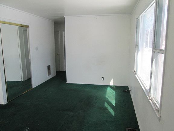 2nd image of 2320 Magnolia St