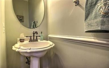 4th image of 6064 E Pointe Ln