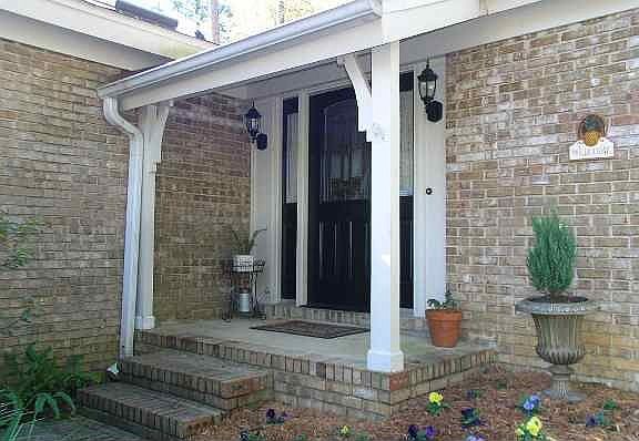 2nd image of 2208 Beech Dr